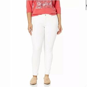 Levi’s 711 Skinny White Jeans NWT